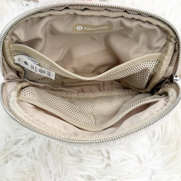 Lululemon Fleece Everywhere Belt Bag Ivory Silver Hardware - Picture 10 of 12